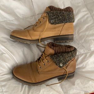 Refresh ankle booties